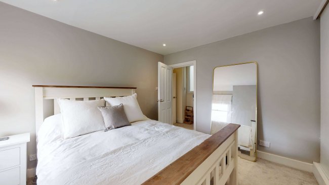 Flat 5, 213 Bedford Hill, London, SW12 9HQ
 10