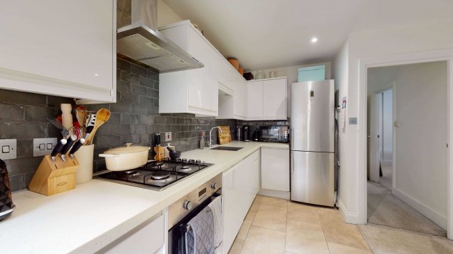 Flat 5, 213 Bedford Hill, London, SW12 9HQ
 10