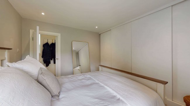 Flat 5, 213 Bedford Hill, London, SW12 9HQ
 10