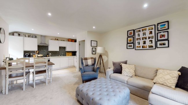 Flat 5, 213 Bedford Hill, London, SW12 9HQ
 10