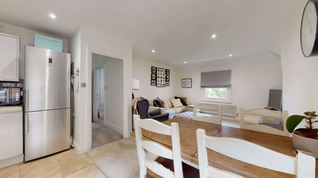 Flat 5, 213 Bedford Hill, London, SW12 9HQ
 10