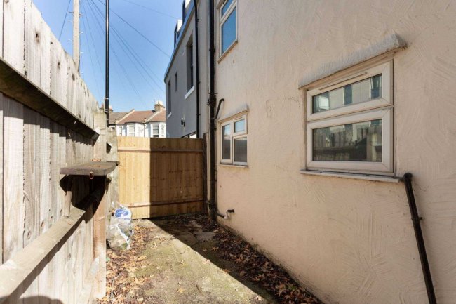 67 Lindley Road, Leyton, London E10 6QT 10