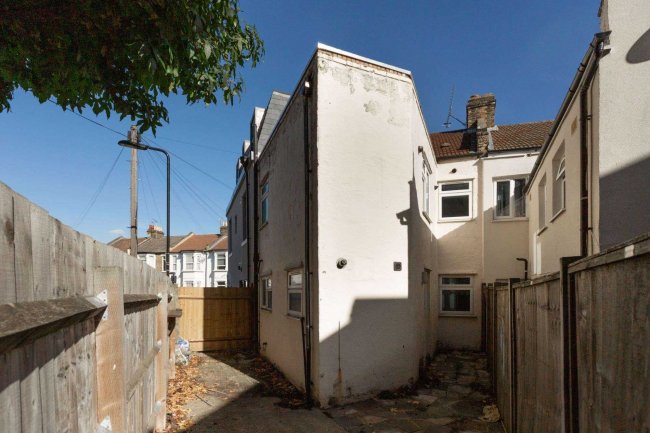 67 Lindley Road, Leyton, London E10 6QT 10