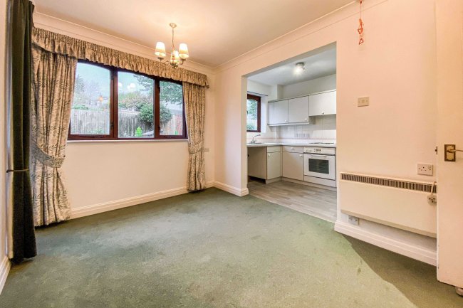 12 Gadeview, The Cotterells, Hemel Hempstead, HP1 1UF
 8