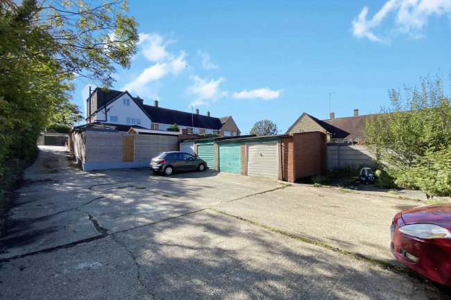 Land adjacent to 58 Roundhill Drive, Enfield, EN2 7RW 3