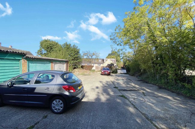 Land adjacent to 58 Roundhill Drive, Enfield, EN2 7RW 3