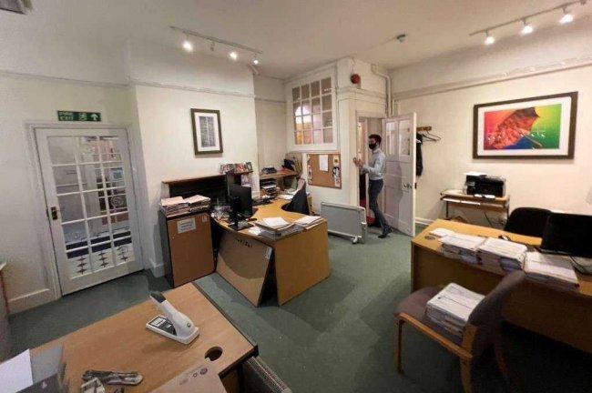 11 South Street, Farnham, GU9 7QX 9