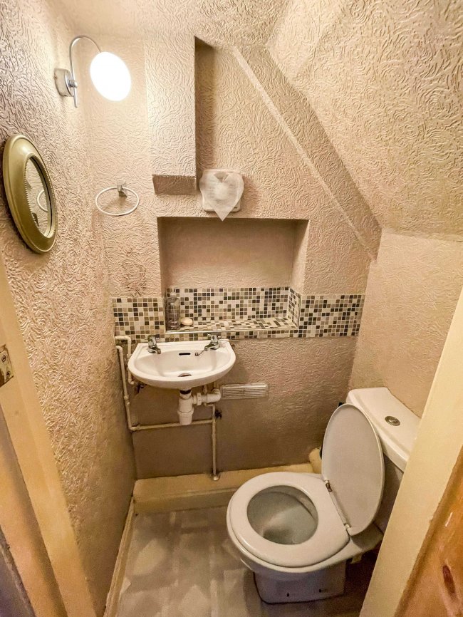 18 Derwent Road, Wolverhampton, West Midlands WV6 9ES
 3