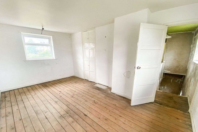 7 School Lane, Illingworth, Halifax, West Yorkshire, HX2 9SG 10