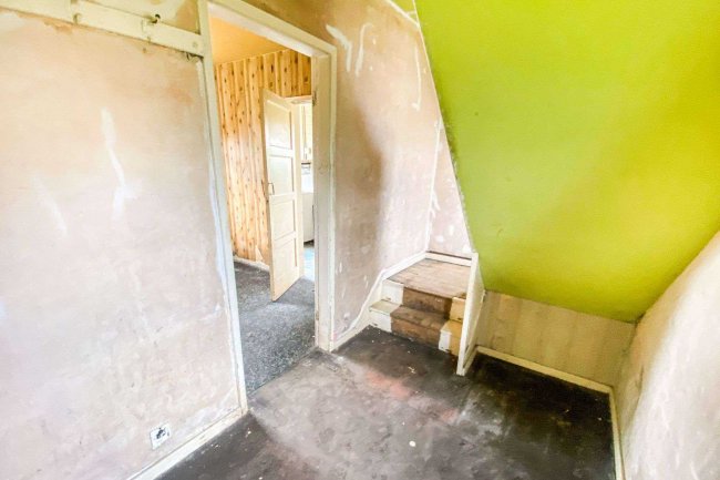 7 School Lane, Illingworth, Halifax, West Yorkshire, HX2 9SG 10