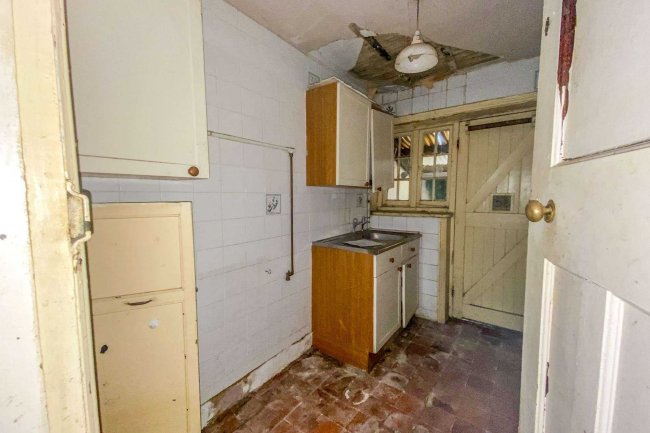 103 Queens Road, Newbury, Berkshire, RG14 7PA
 5