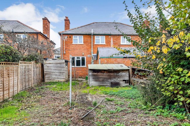 103 Queens Road, Newbury, Berkshire, RG14 7PA
 5