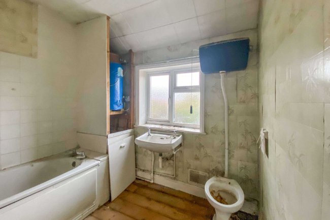 103 Queens Road, Newbury, Berkshire, RG14 7PA
 5