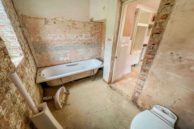 12 Dents Road, Bedford, Bedfordshire, MK42 0QQ
 6