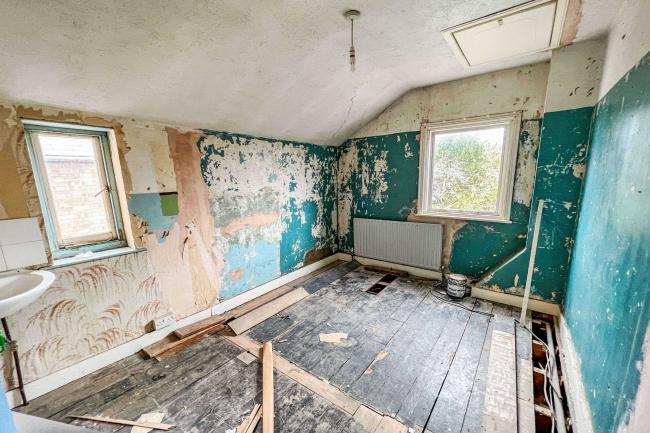 12 Dents Road, Bedford, Bedfordshire, MK42 0QQ
 6