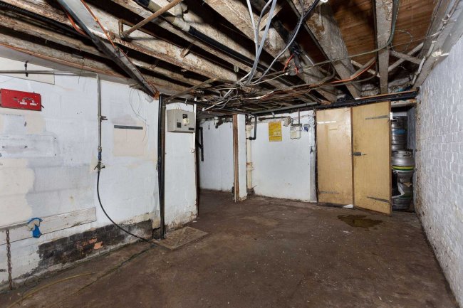 Sir Robert Peel, 16 Hillingdon Street, Walworth, London SE17 3UF 6