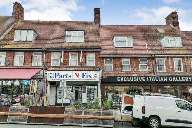 37 Watling Avenue, Edgware HA8 0LF  6