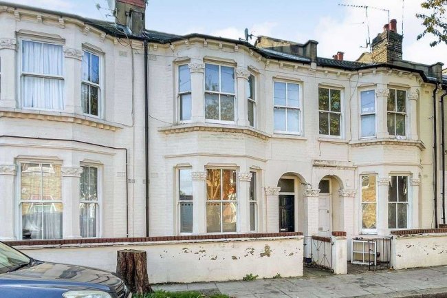 20B Byam Street, London SW6 2RF 8