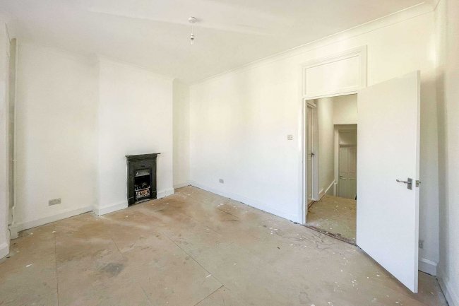 20B Byam Street, London SW6 2RF 8