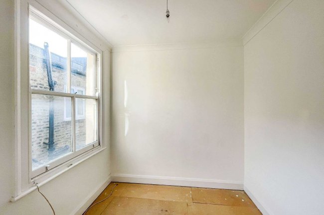 20B Byam Street, London SW6 2RF 8