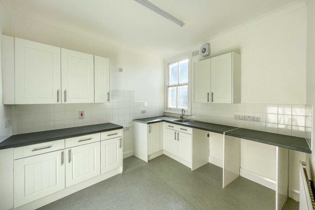 20B Byam Street, London SW6 2RF 8