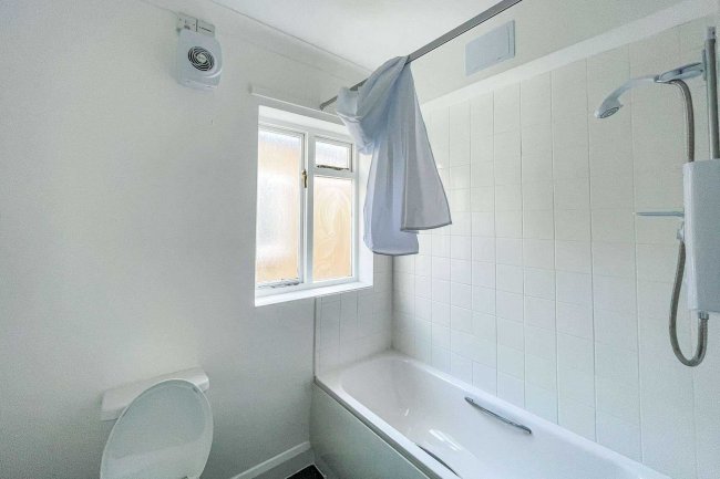 20B Byam Street, London SW6 2RF 8