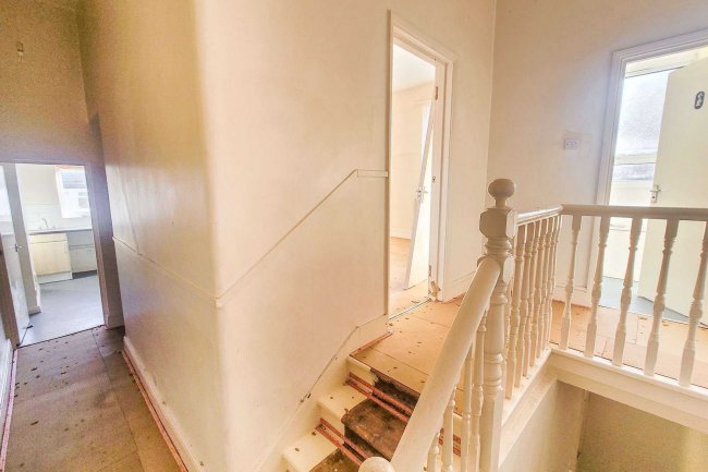 59B Ramsay Road, London W3 8AZ 10