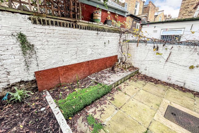 20A Gayford Road, London W12 9BN 5