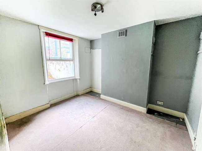 20A Gayford Road, London W12 9BN 5