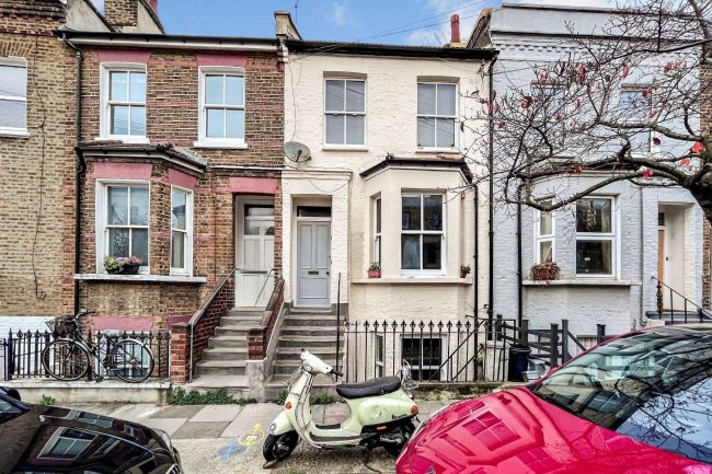 20A Gayford Road, London W12 9BN 5