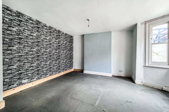 20A Gayford Road, London W12 9BN 5