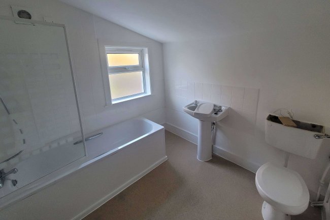 12 Bridport Road, Thornton Heath, CR7 7QG 1