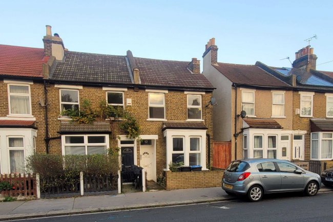 12 Bridport Road, Thornton Heath, CR7 7QG 1