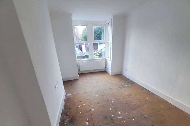 12 Bridport Road, Thornton Heath, CR7 7QG 1