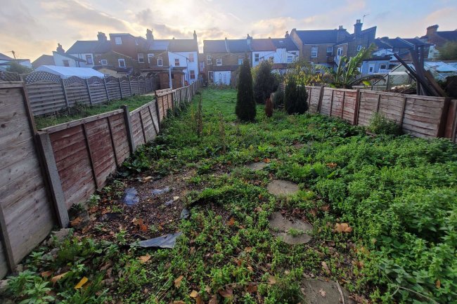 12 Bridport Road, Thornton Heath, CR7 7QG 1