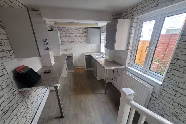 12 Bridport Road, Thornton Heath, CR7 7QG 1