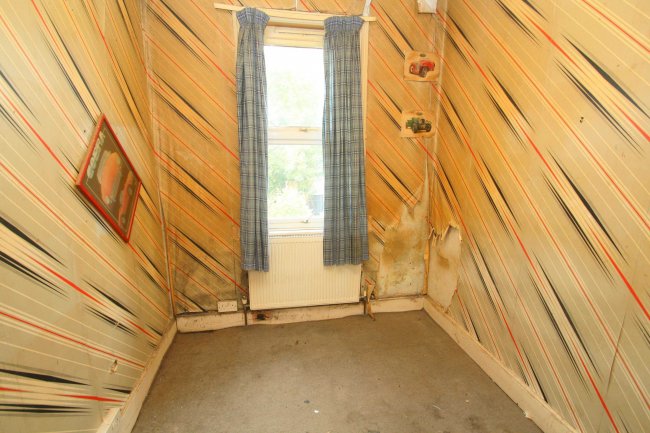 5 Park Avenue, Egham, Surrey, TW20 8HW 9