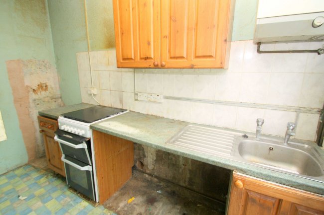 5 Park Avenue, Egham, Surrey, TW20 8HW 9