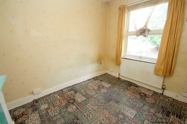 5 Park Avenue, Egham, Surrey, TW20 8HW 9