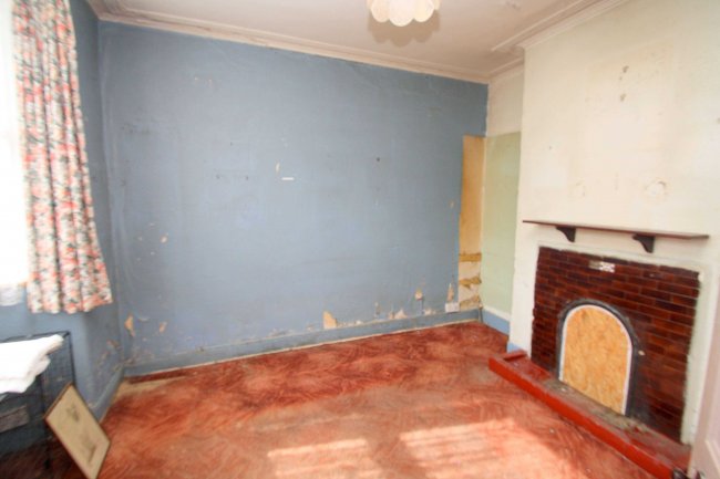 5 Park Avenue, Egham, Surrey, TW20 8HW 9