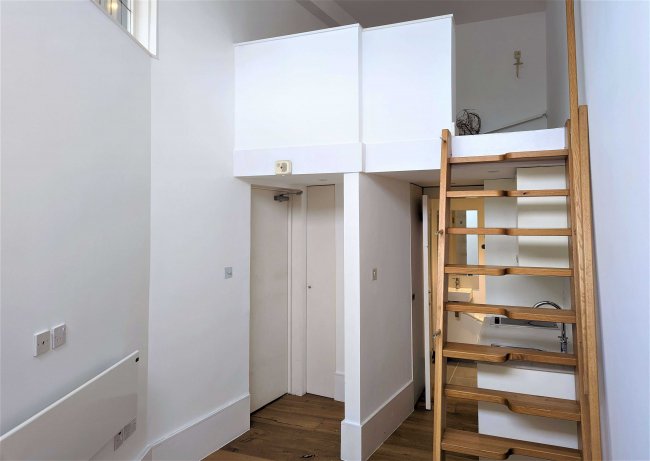 241 Dawes Road, Fulham, London SW6 7RD
 6