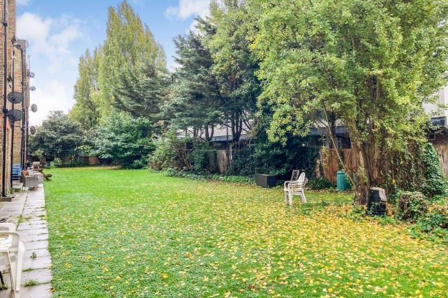 Flat 33, Elmfield Mansions, Elmfield Road, London SW17 8AA
 3