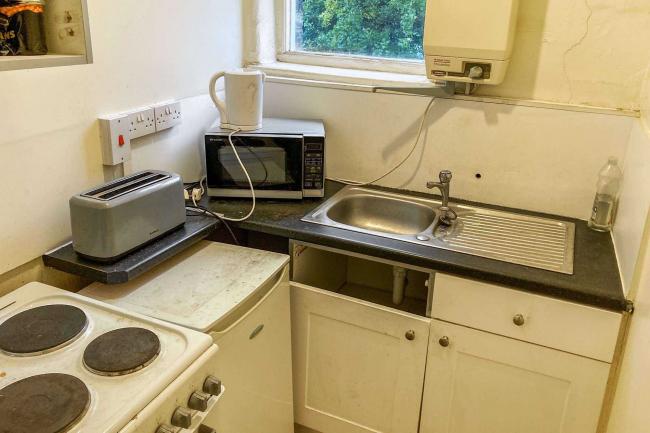 Flat 33, Elmfield Mansions, Elmfield Road, London SW17 8AA
 3