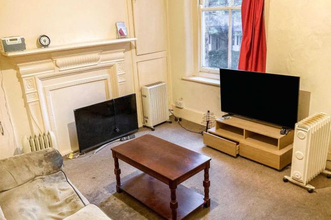 Flat 33, Elmfield Mansions, Elmfield Road, London SW17 8AA
 3