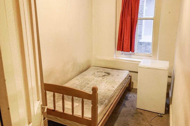 Flat 33, Elmfield Mansions, Elmfield Road, London SW17 8AA
 3