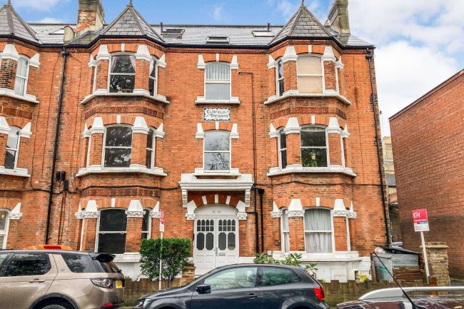 Flat 33, Elmfield Mansions, Elmfield Road, London SW17 8AA
 3