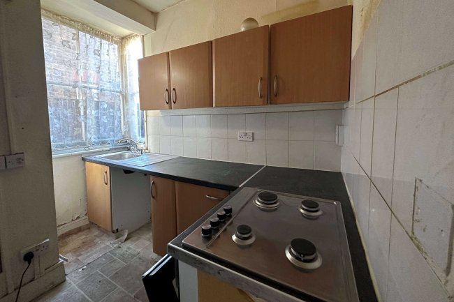 40 Bruce Grove, London, N17 6RN 10