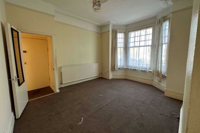 40 Bruce Grove, London, N17 6RN 10