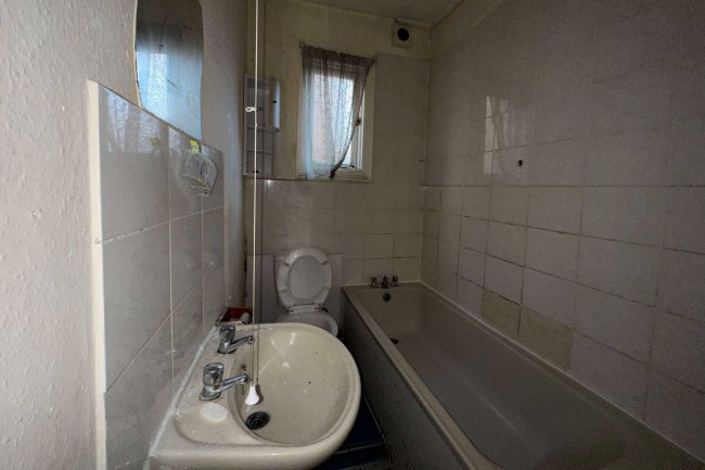 40 Bruce Grove, London, N17 6RN 10