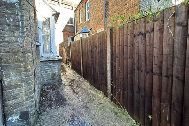 40 Bruce Grove, London, N17 6RN 10